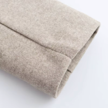 VogeLuxe | Manteau long ceinturé pour femme avec col en fausse fourrure 2