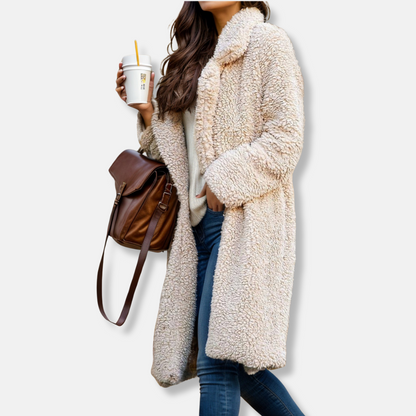 VogeLuxe | Manteau long douillet en peluche pour femme 1
