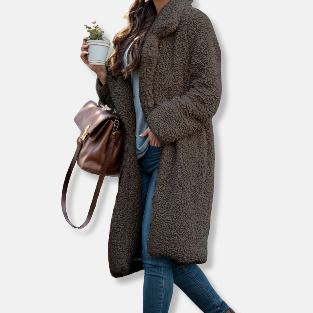 VogeLuxe | Manteau long douillet en peluche pour femme 3