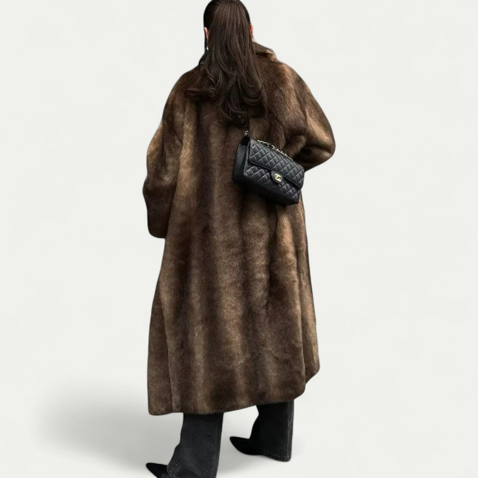 VogeLuxe | Manteau long en fausse fourrure peluche pour femme 4