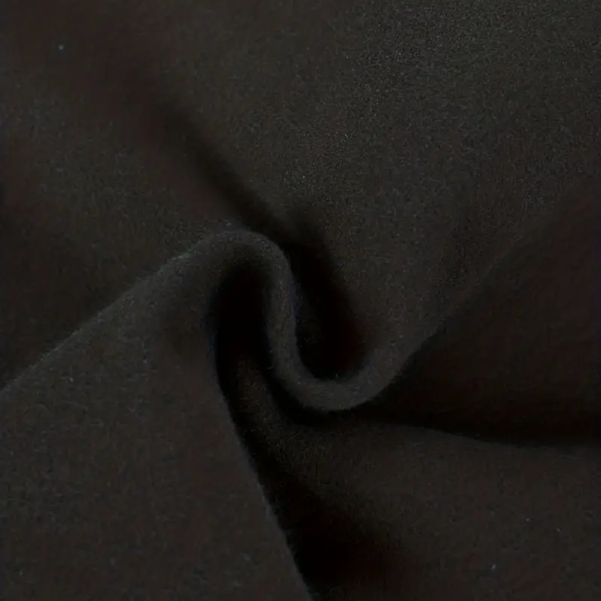 VogeLuxe | Manteau long homme sur mesure à simple boutonnage 3