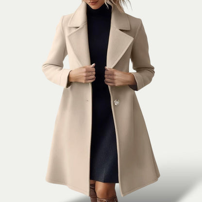 VogeLuxe | Manteau trapèze minimaliste pour femme 1