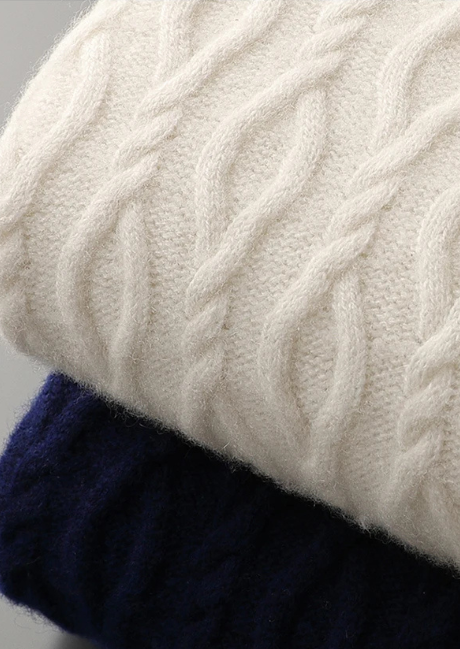 VogeLuxe | Pull-over texturé à col rond pour homme avec rayures contrastées 2