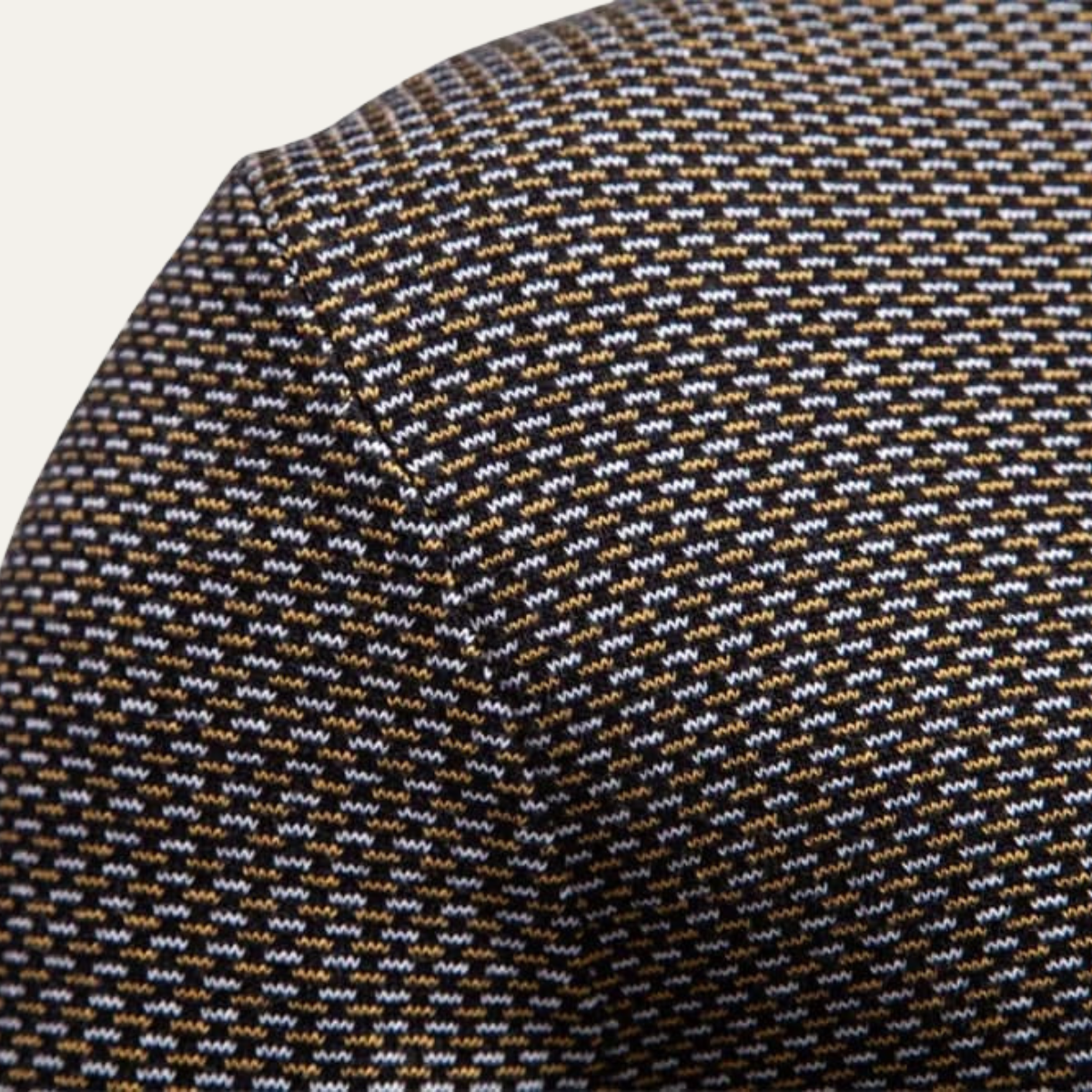 VogeLuxe | Pull à col montant zippé pour homme 4
