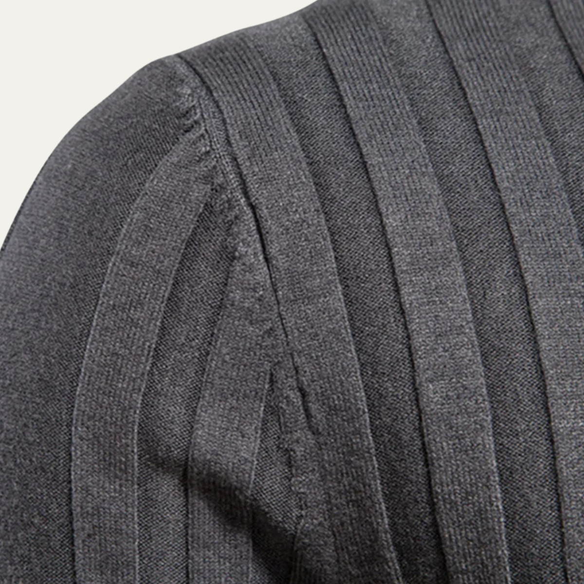 VogeLuxe | Pull à col roulé côtelé vertical pour homme 3