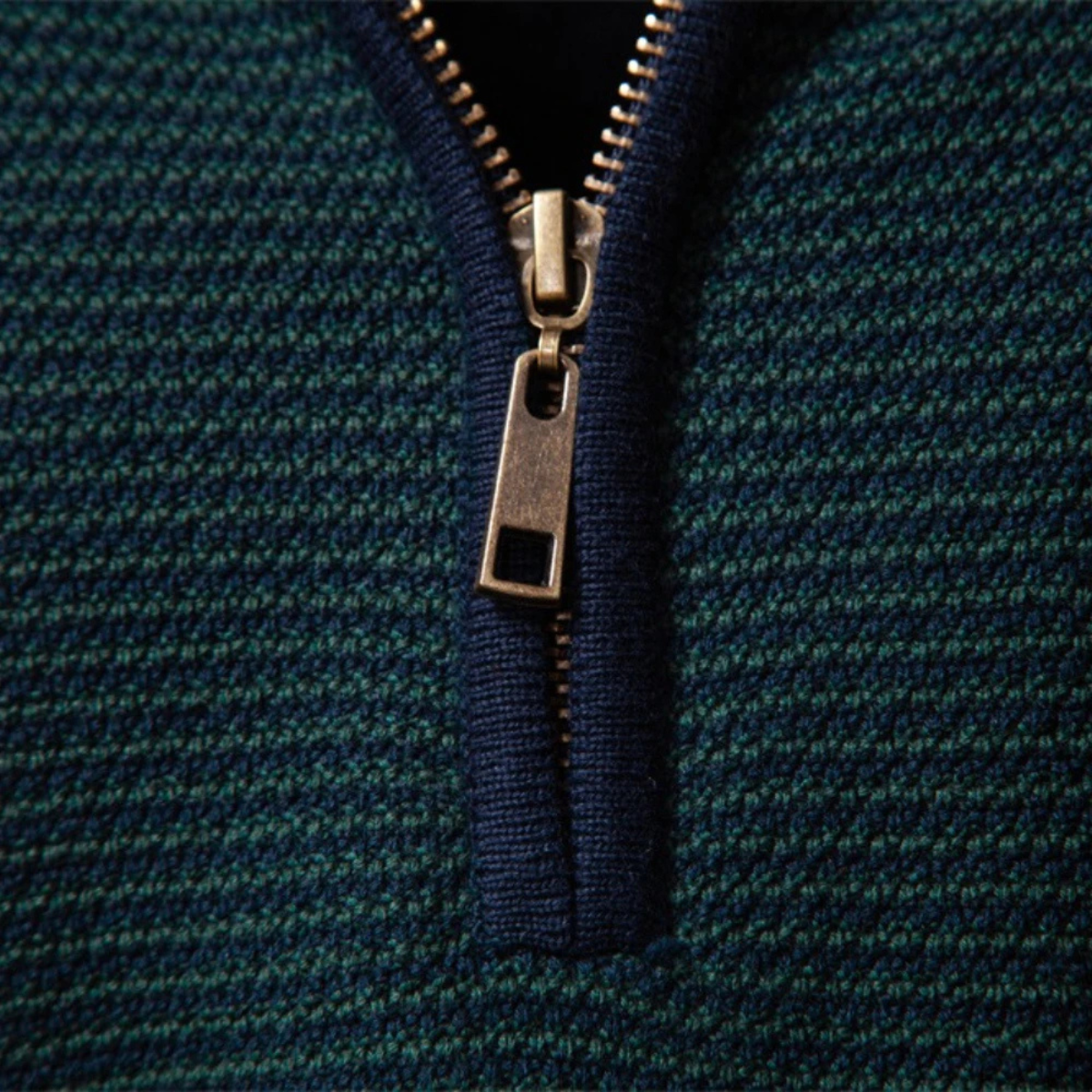 VogeLuxe | Pull à col zippé color block pour homme 4