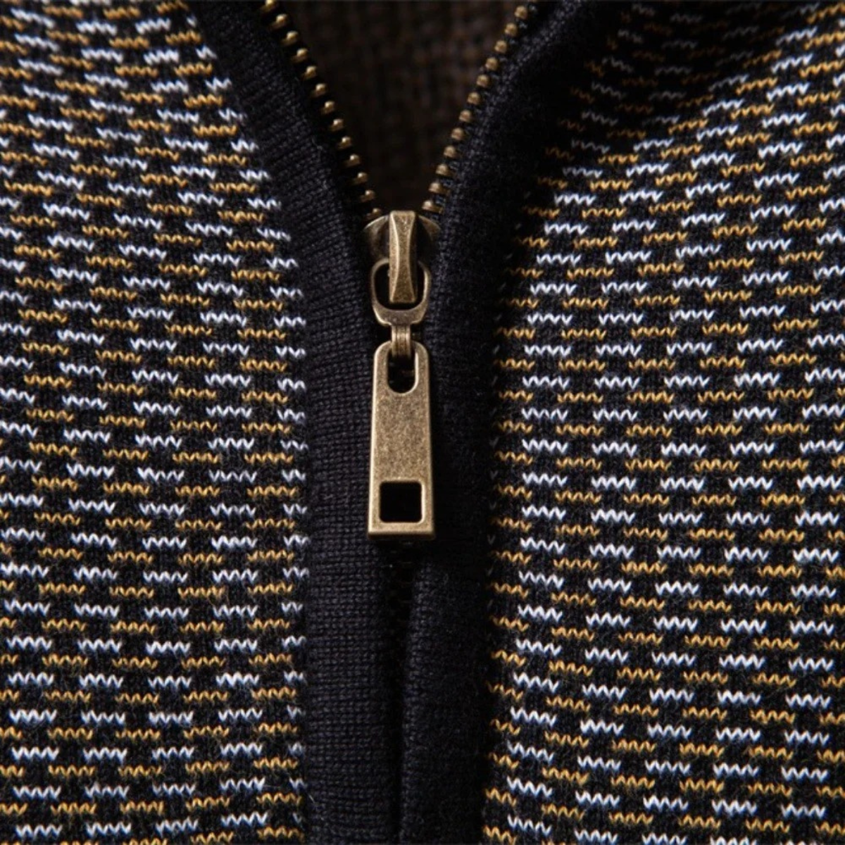 VogeLuxe | Pull à micro-carreaux et fermeture éclair quart de zip pour homme 2