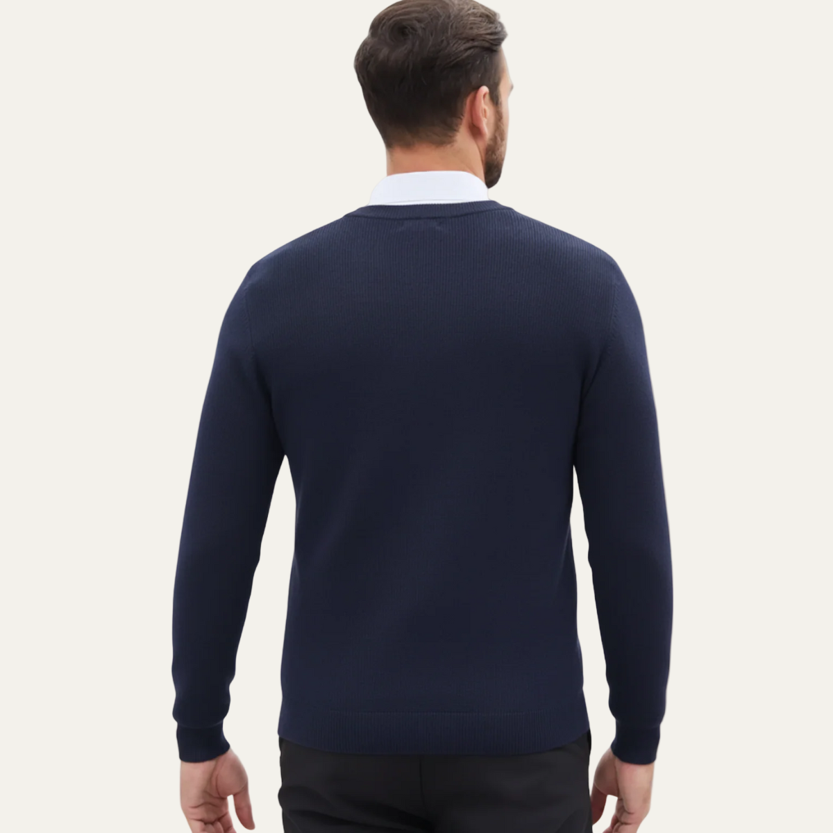 VogeLuxe | Pull col V en maille lisse pour homme 1