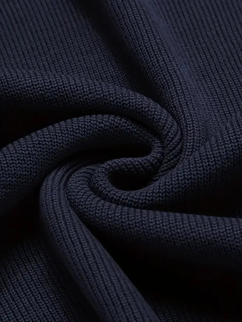 VogeLuxe | Pull col V en maille lisse pour homme 2