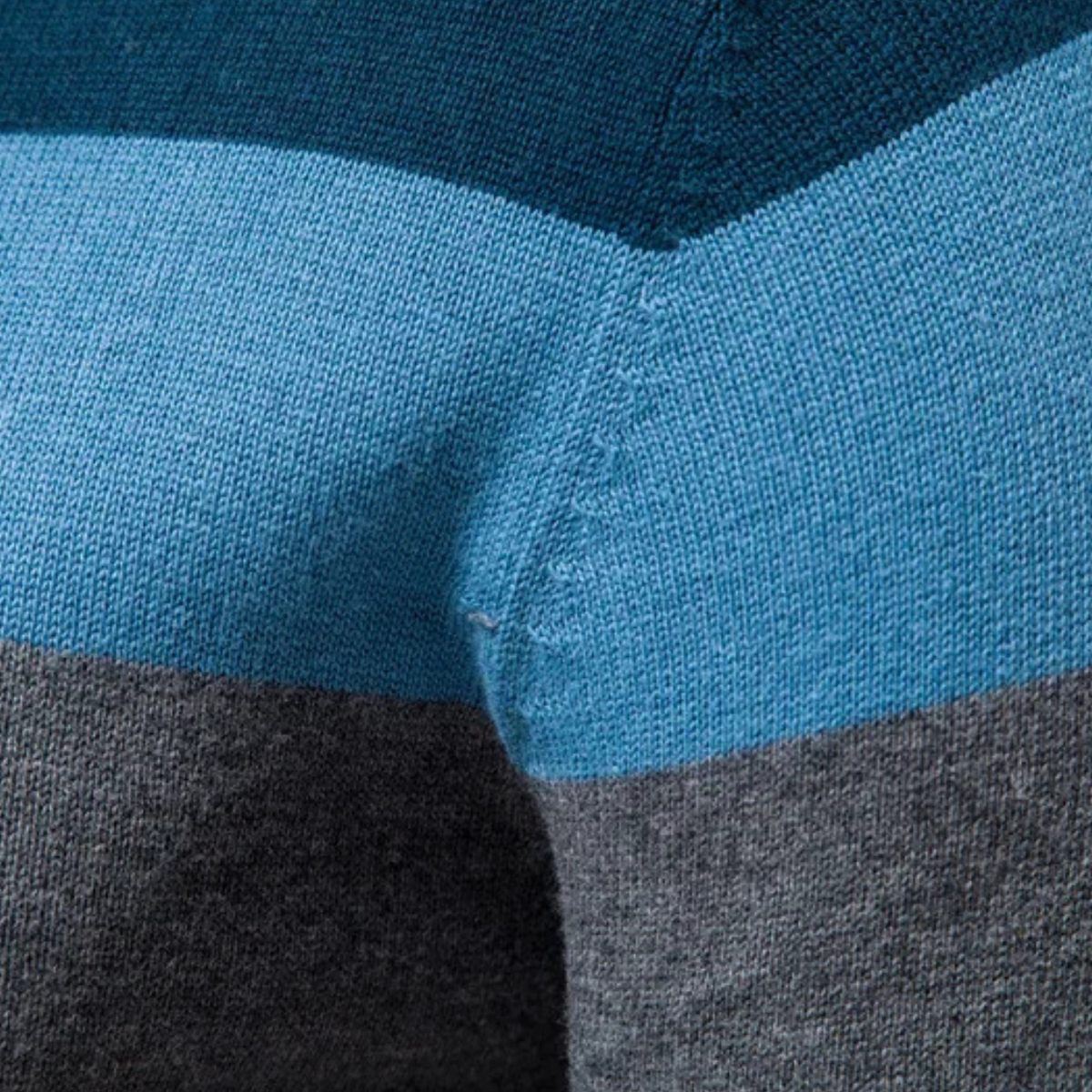 VogeLuxe | Pull col rond rayé ombré pour homme 4