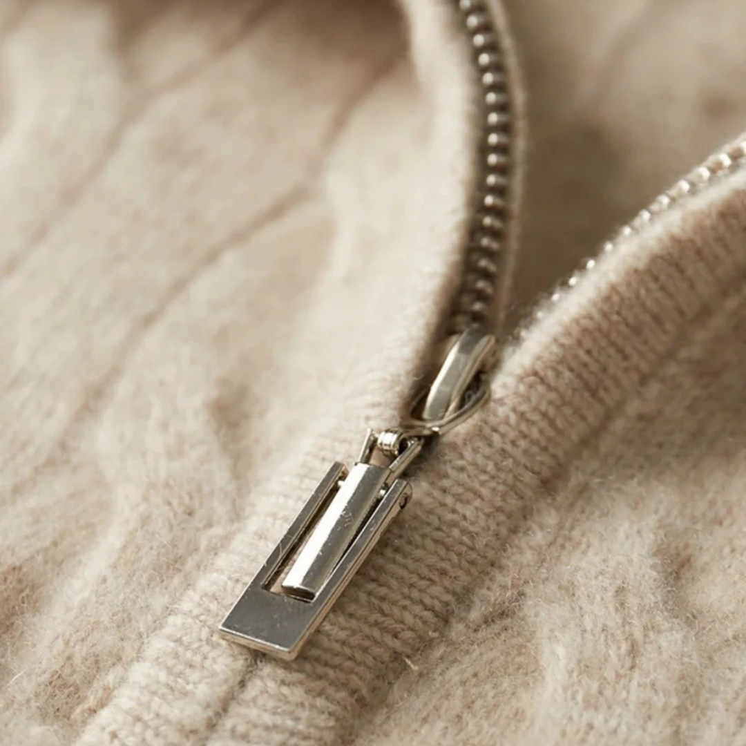 VogeLuxe | Pull en maille torsadée à col zippé pour homme 8