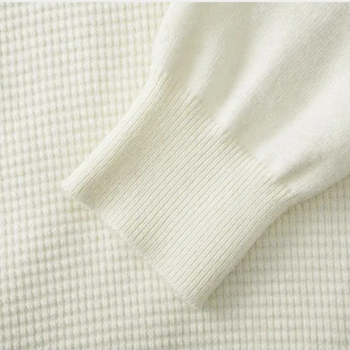 VogeLuxe | Pull en polaire texturée pour homme avec col zippé. 5