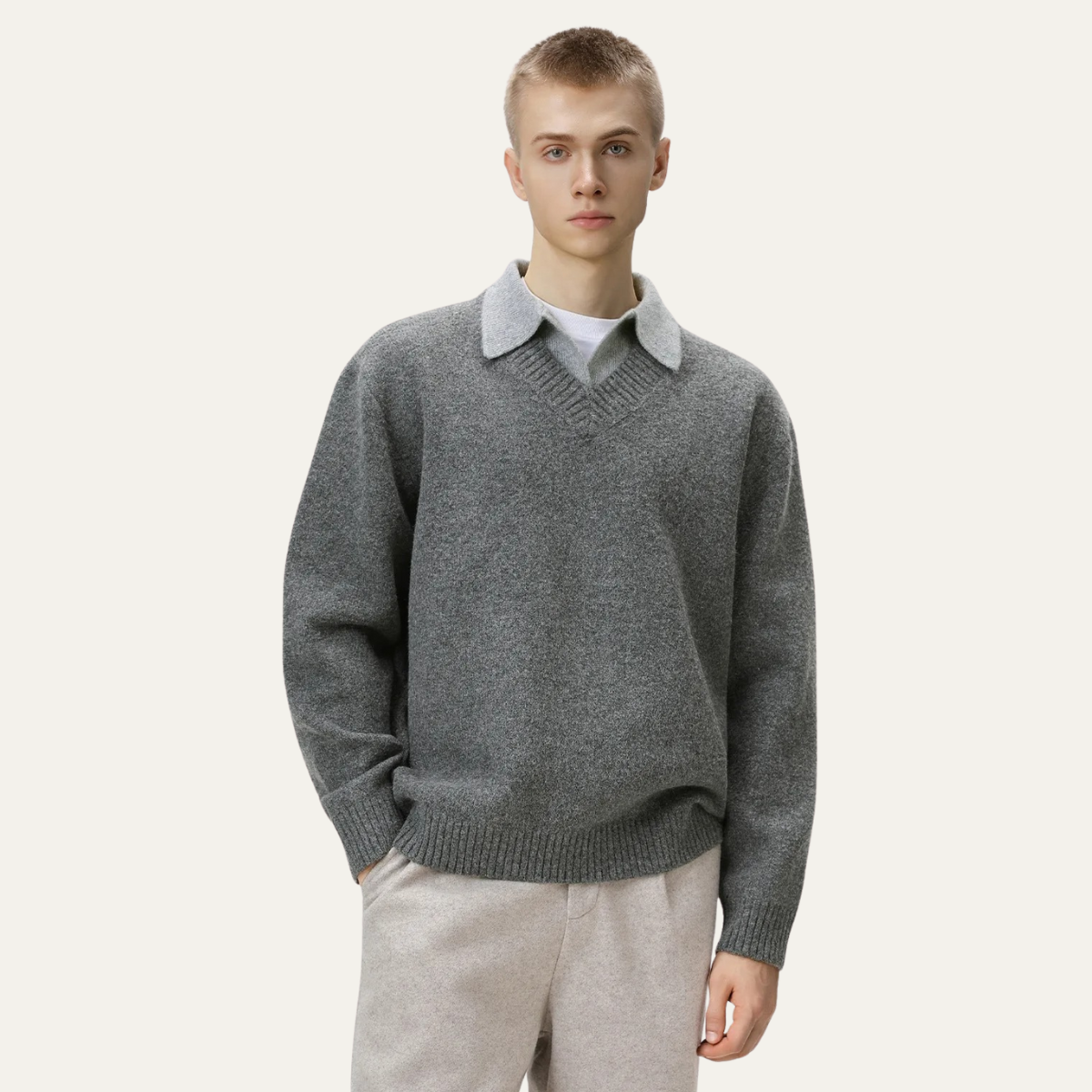 VogeLuxe | Pull homme à col en V et col superposé 1