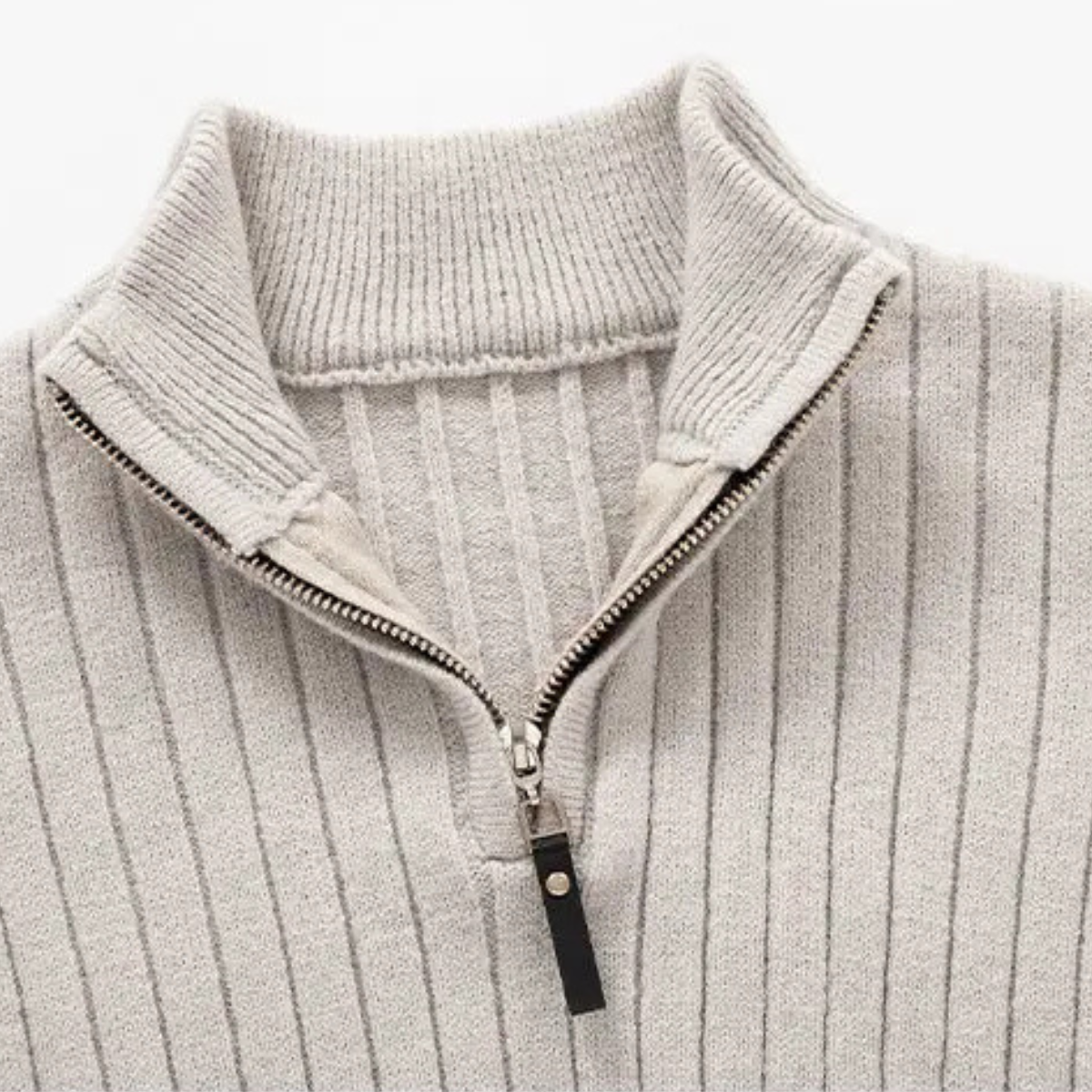 VogeLuxe | Pull homme à col montant zippé et coupe ajustée 4