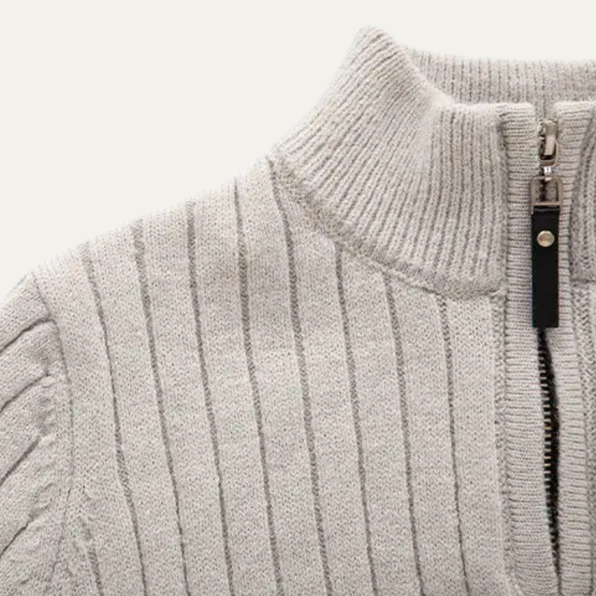 VogeLuxe | Pull homme à col montant zippé et coupe ajustée 6