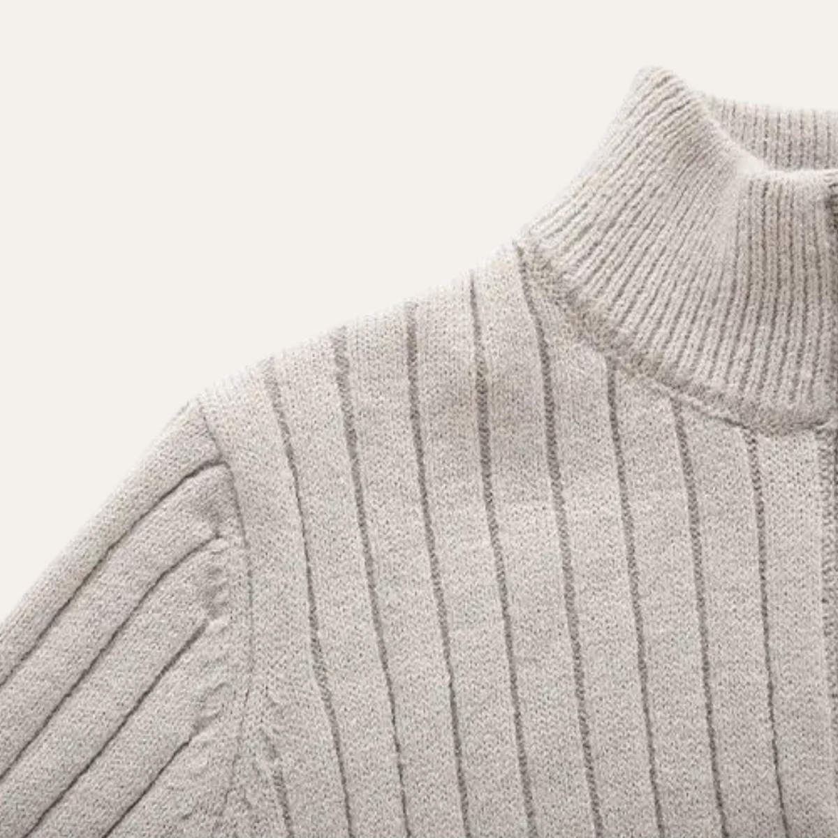 VogeLuxe | Pull homme à col montant zippé et coupe ajustée 6