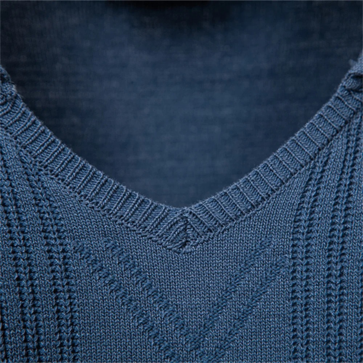 VogeLuxe | Pull polo en maille à col V pour homme 5