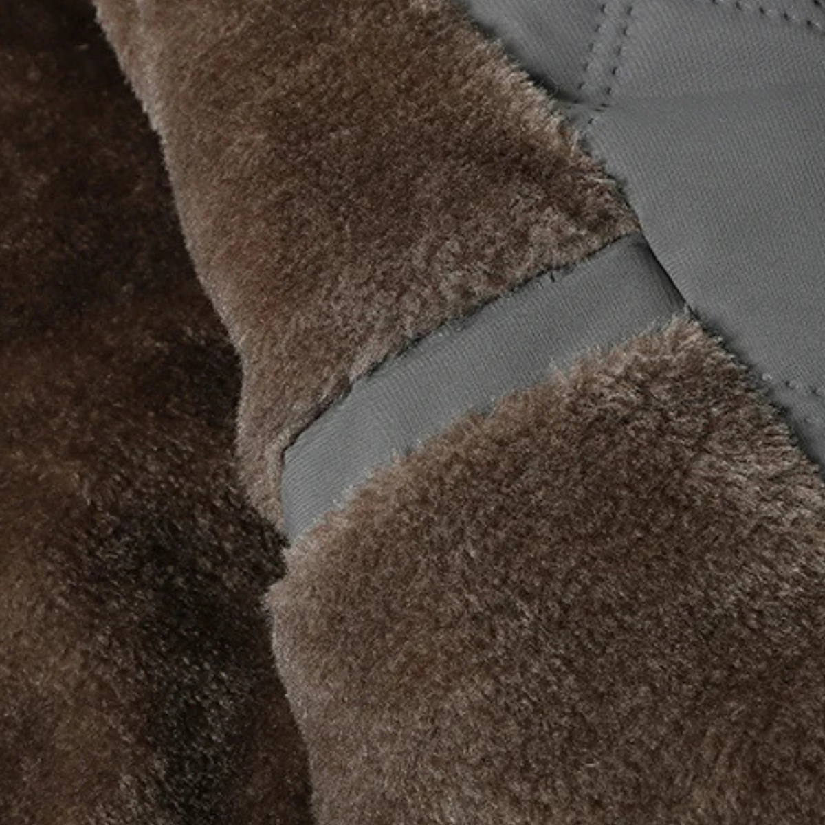 VogeLuxe | Veste à capuche matelassée en peluche pour homme 6