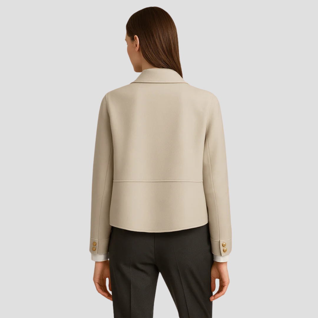 VogeLuxe | Veste blazer courte à boutons dorés pour femme 3