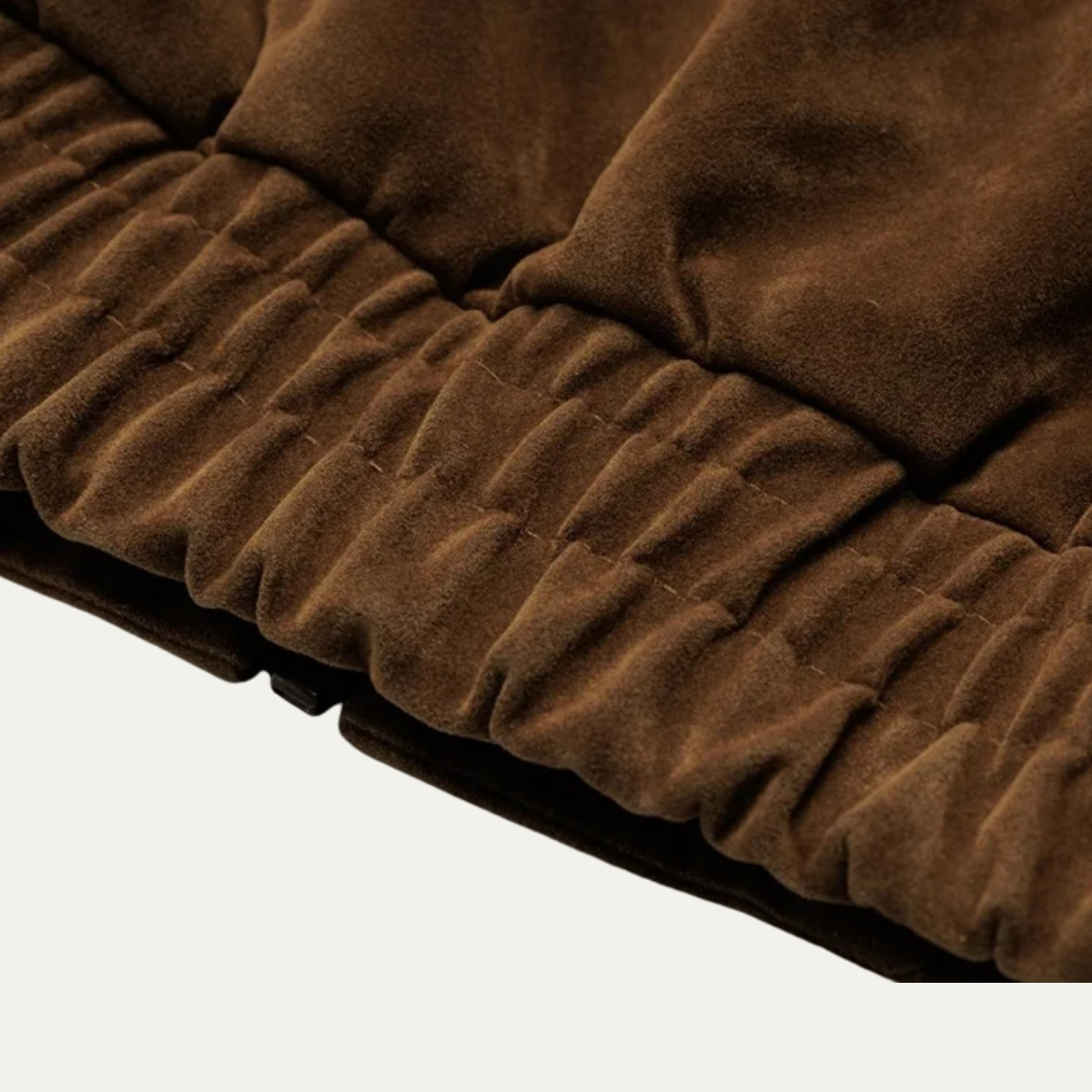 VogeLuxe | Veste bomber carrée en daim pour homme 5
