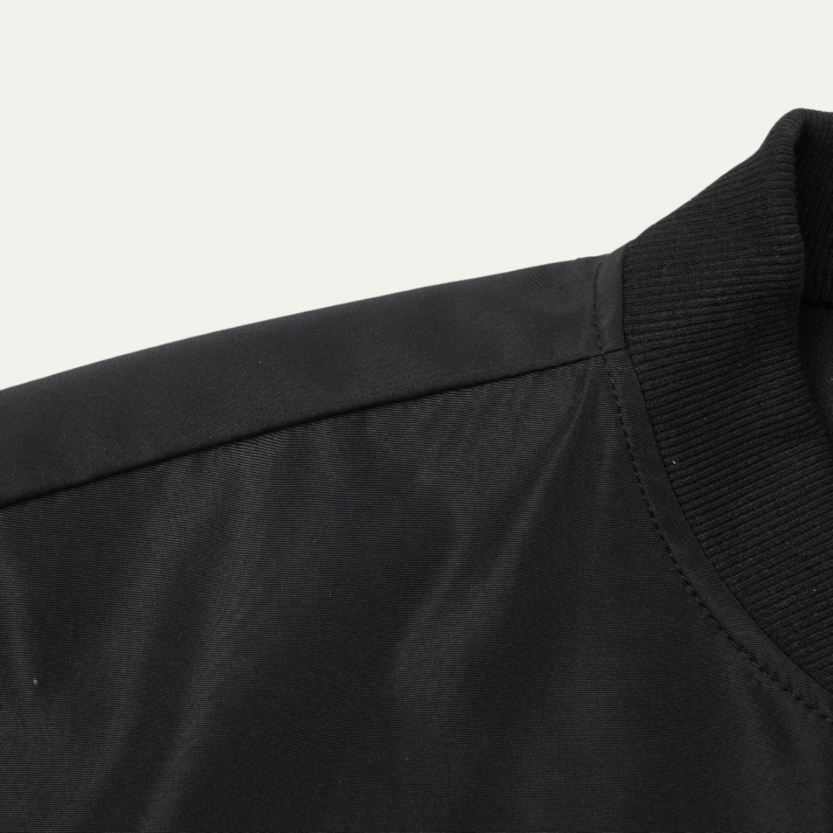 VogeLuxe | Veste bomber zippée minimaliste et légère pour homme 4