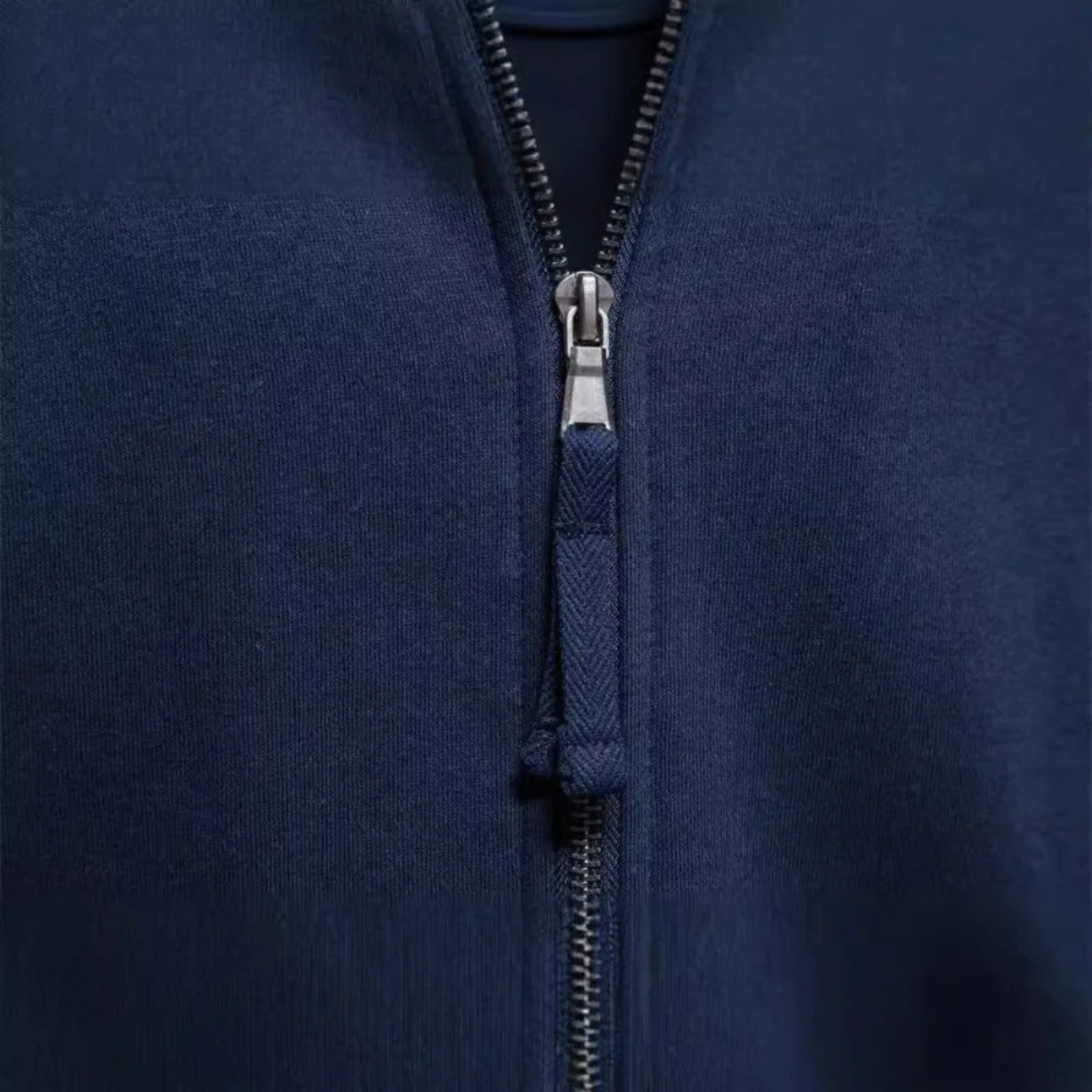 VogeLuxe | Veste zippée intégrale en tissu lisse pour homme 4
