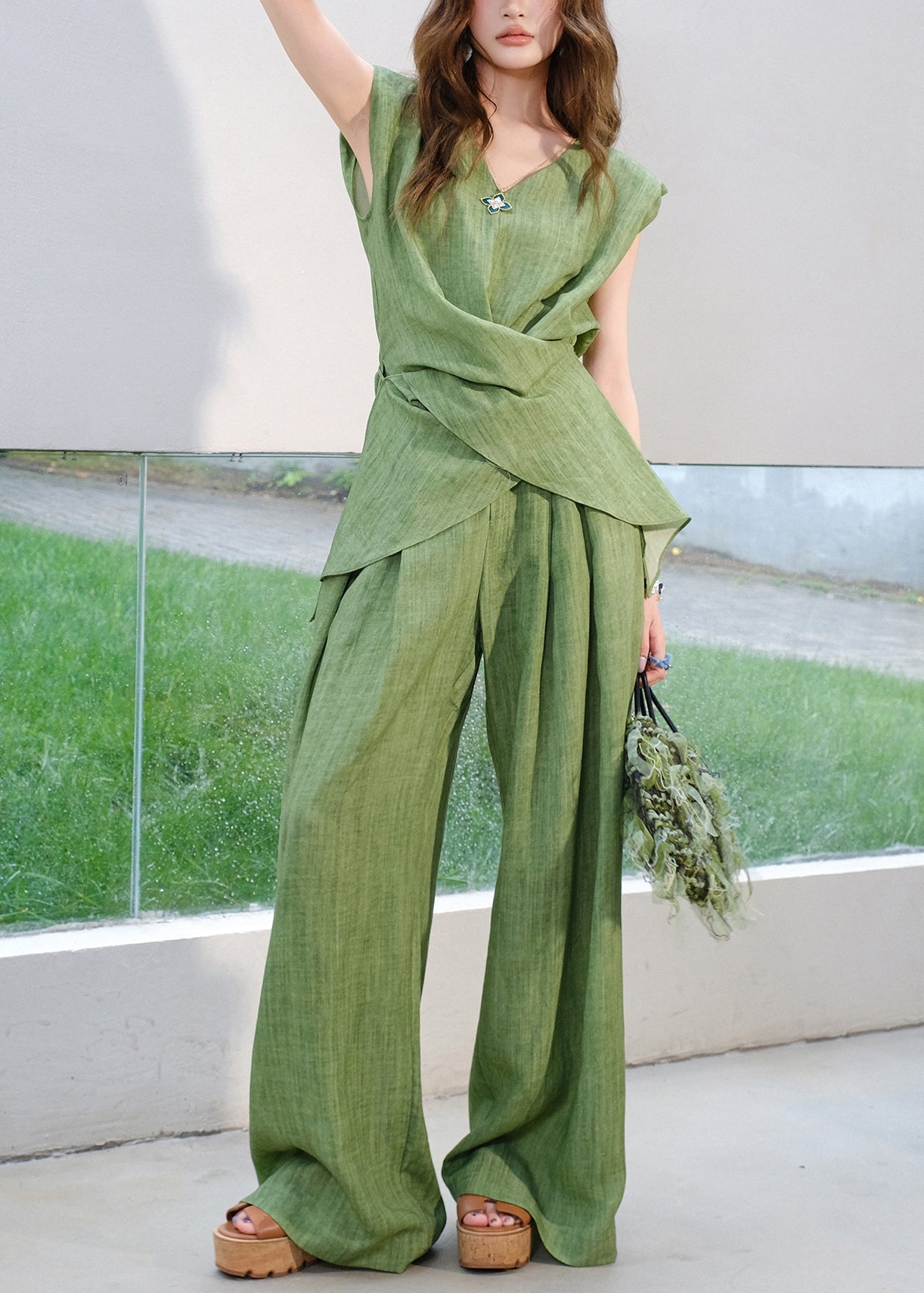Ensemble vert deux pièces femme, haut lacet et pantalon décolleté - EasyApparels