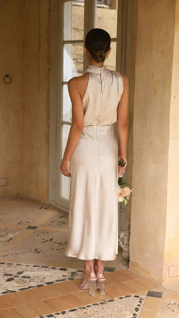 Robe Féminine Mi-Longue avec Col En V et Décolleté Plissé