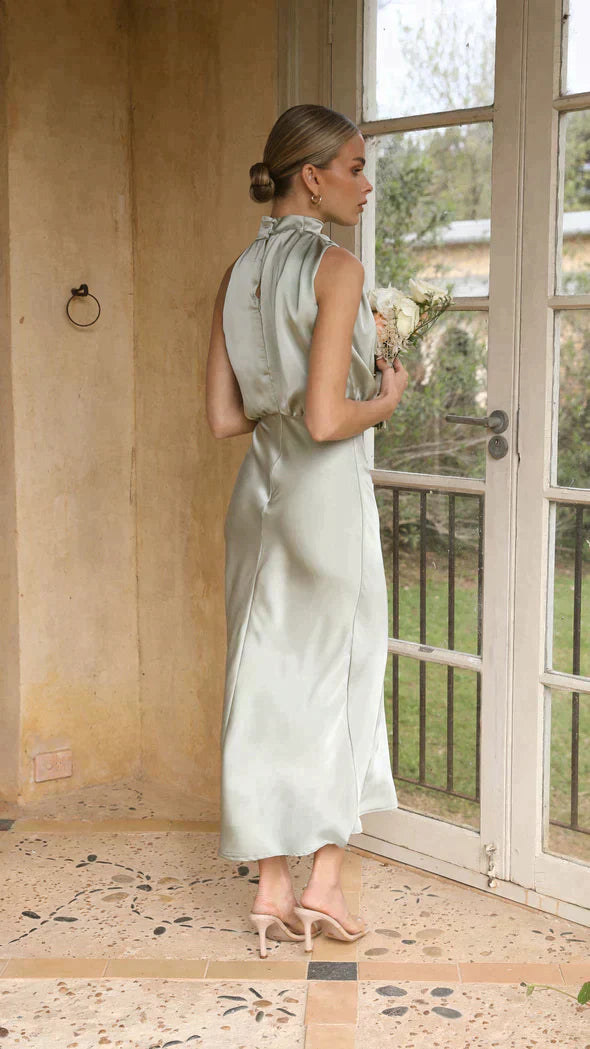 Robe Féminine Mi-Longue avec Col En V et Décolleté Plissé