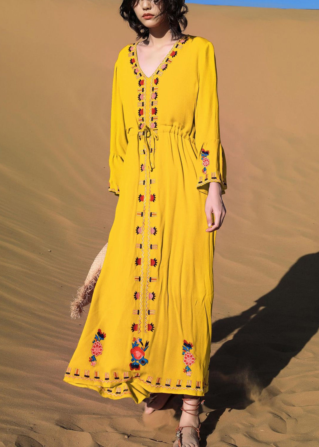 Robe d'automne en coton jaune brodé avec ceinture ajustable - EasyApparels