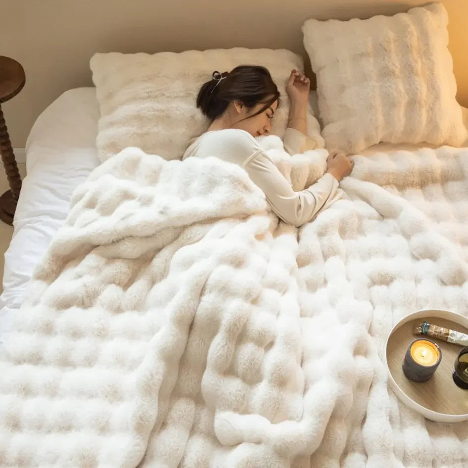 Plaid Polaire Blanc Doux avec Coussin assorti - PanierRoyale