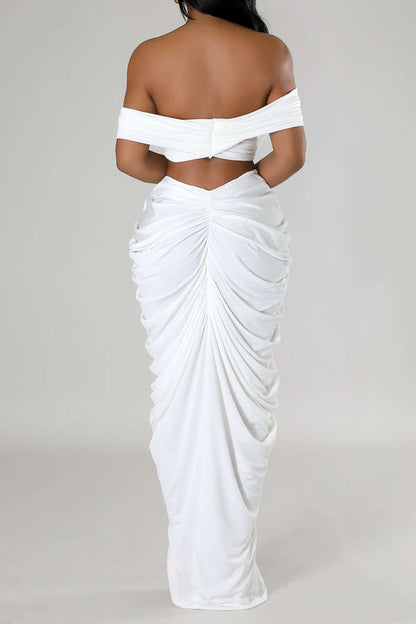 Robe Cocktail Épaules Découvertes avec Drapage Élégant