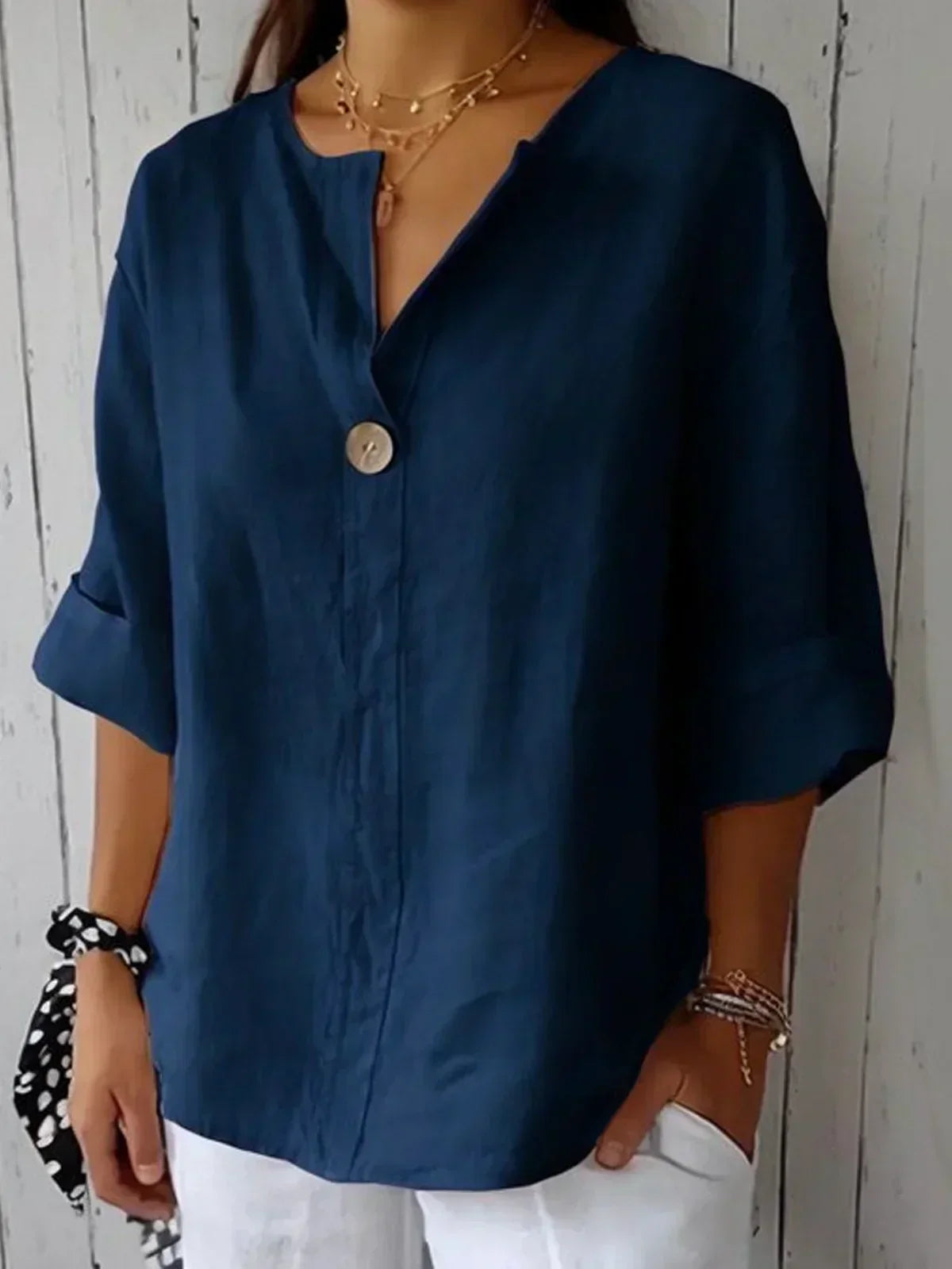 Variant image for Elara™ – Blouse Femme en Lin Léger avec Col V Élégant et Bouton en Bois-26