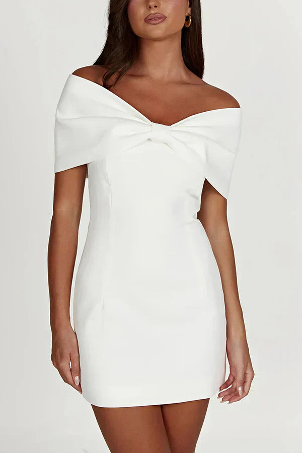 Robe Courte Épaules Dévoilées avec Volant Féminin