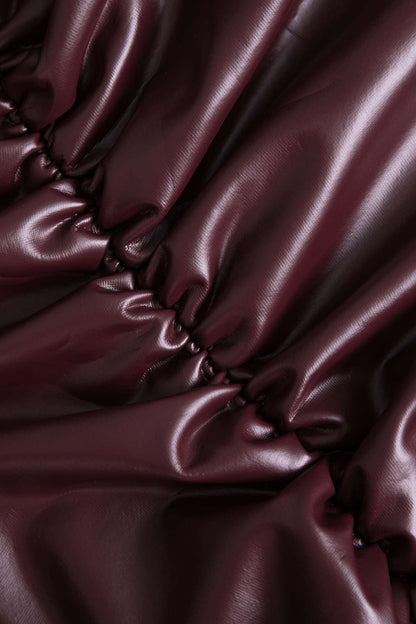 Veste en Cuir Imitation Féminine avec Taille Cintrée et Ourlet Asymétrique