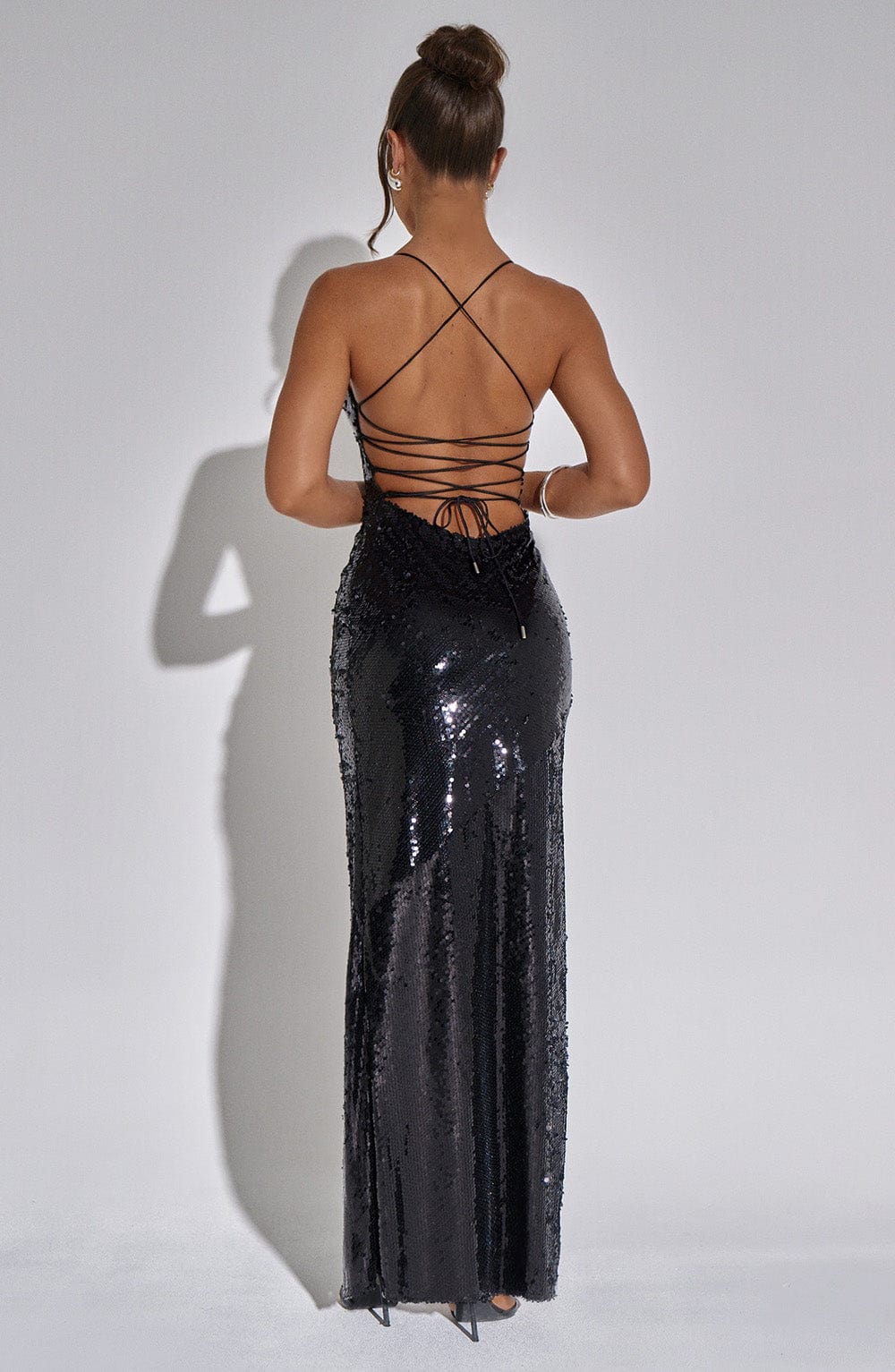 Robe Noire Pailletée avec Fente sur le Côté et Bretelles Fines