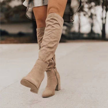Bottes Femmes Hiver à Talons Plats et Chaussures Tendance