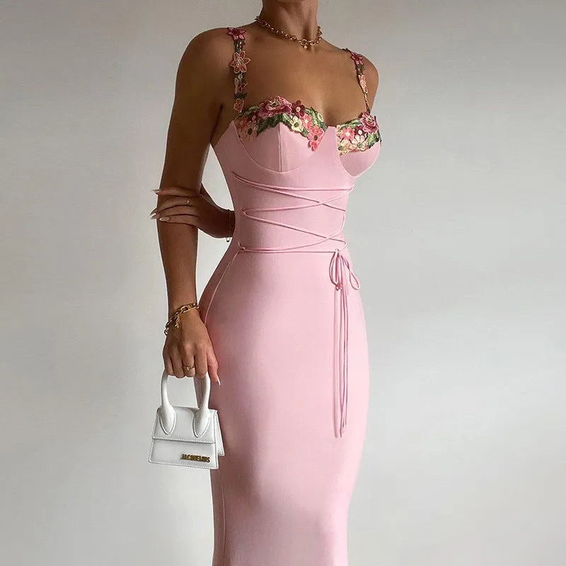 Isabella™ – Robe Longue Femme Élégante avec Broderie Florale Ajustable-2