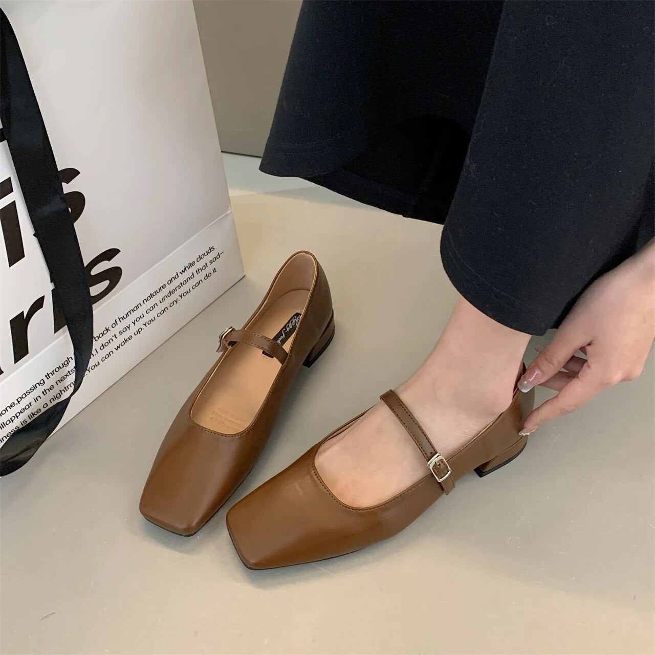 Chaussures à Talon Bas pour Femmes : Confort et Élégance Quotidienne