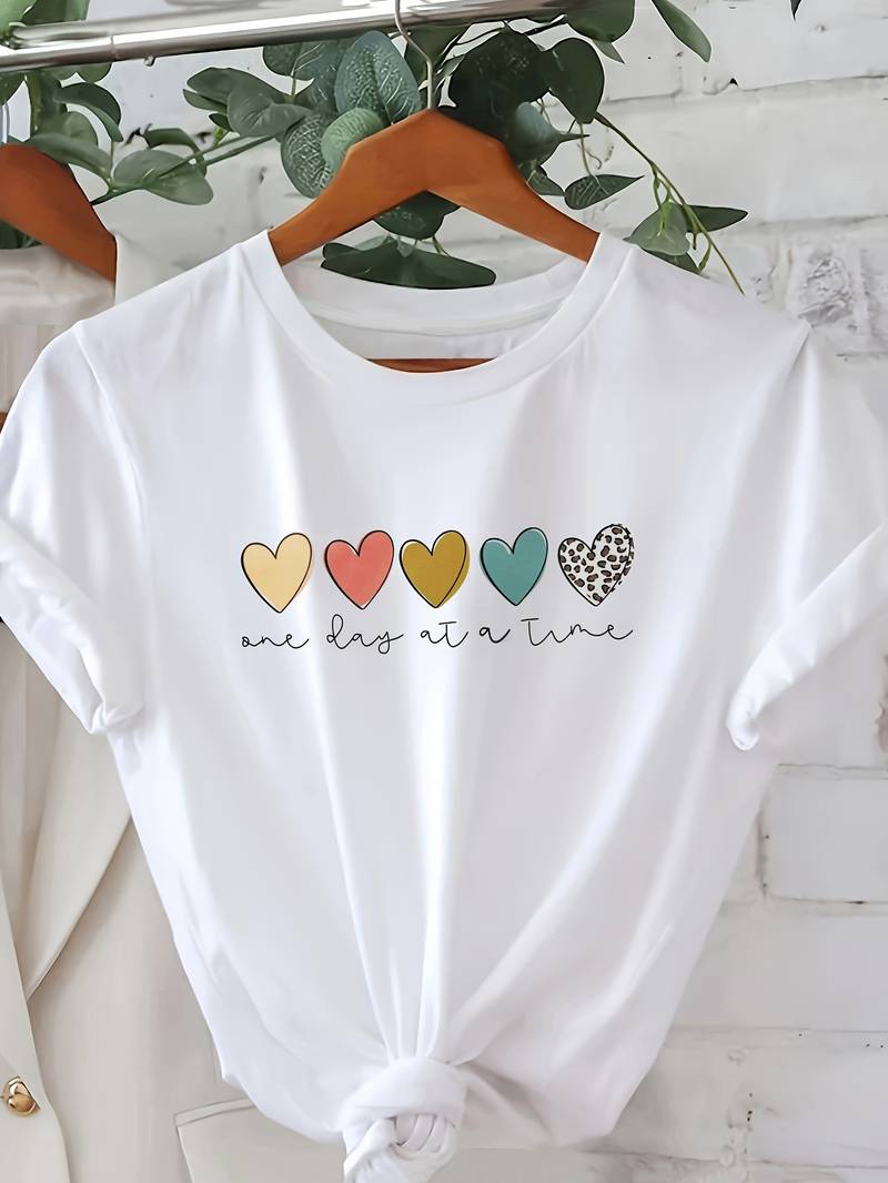 T-Shirt Femme Manches Courtes Imprimé Cœurs ColorésDécontracté - PanierRoyale