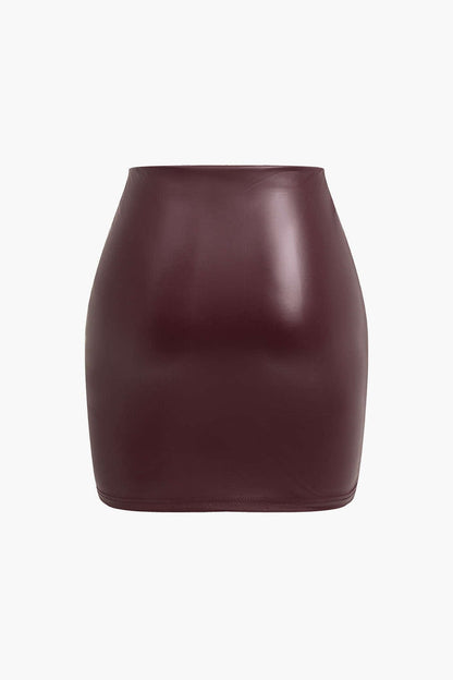 Veste en Cuir Imitation Féminine avec Taille Cintrée et Ourlet Asymétrique