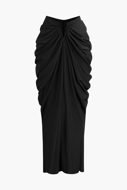 Robe Cocktail Épaules Découvertes avec Drapage Élégant