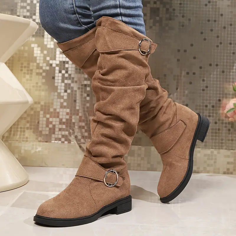 Bottes genou haut élégantes en cuir avec boucle et talon bas