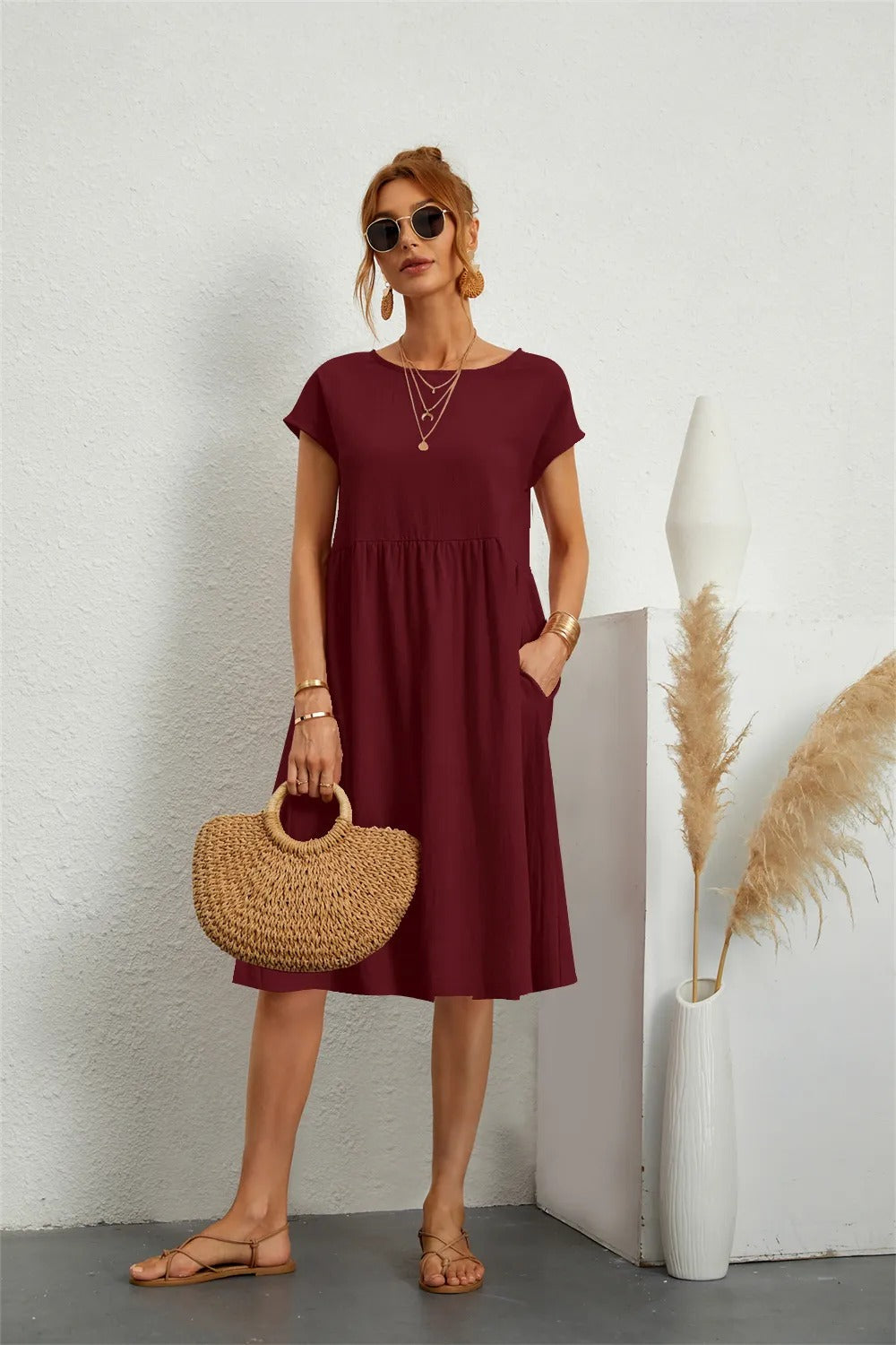 Robe Femme Élégante Longue avec Ceinture et Détails Féminins