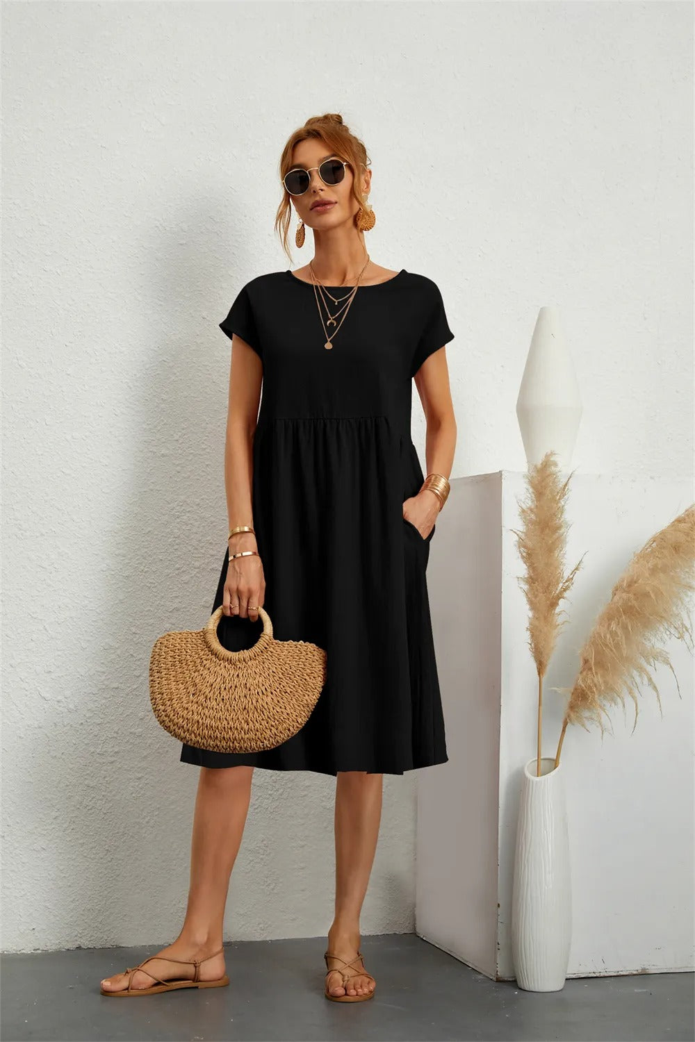 Robe Femme Élégante Longue avec Ceinture et Détails Féminins