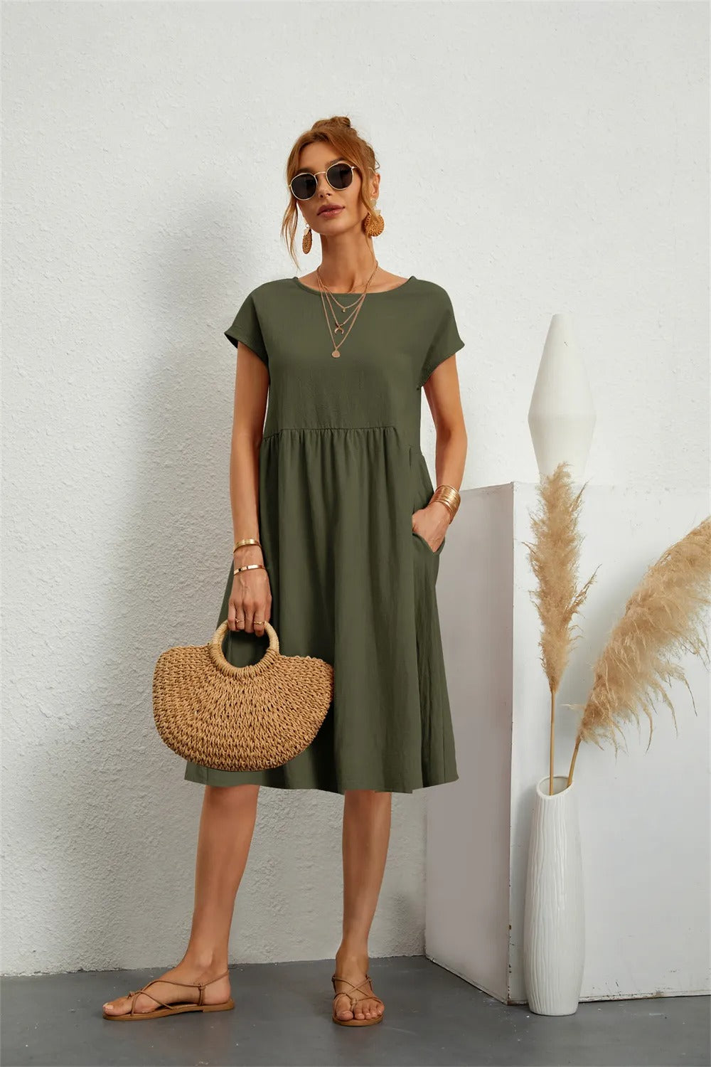 Robe Femme Élégante Longue avec Ceinture et Détails Féminins