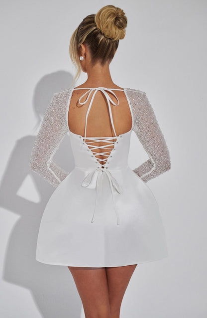 Robe Mini Satinée à Manches Longues Pailletées