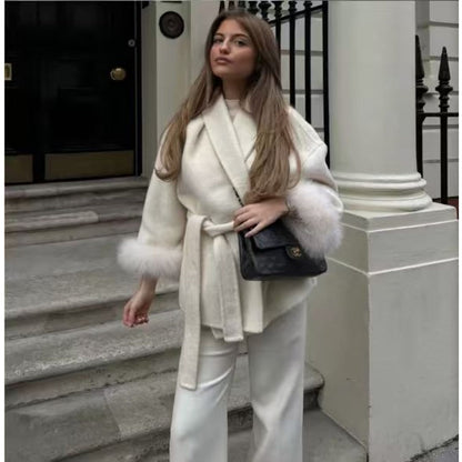 Manteau Femme Élégant à Ceinture et Manches Fourrées