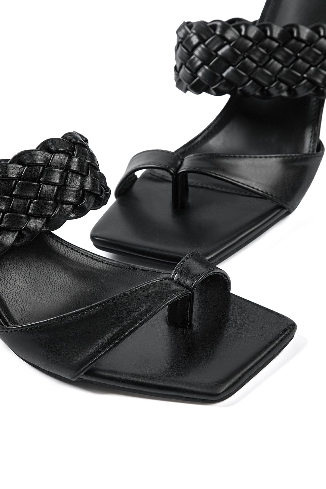 Sandales à talons hauts avec sangles tressées