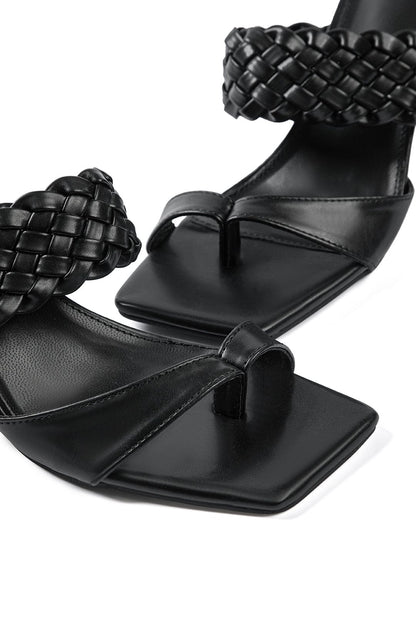 Sandales à talons hauts avec sangles tressées